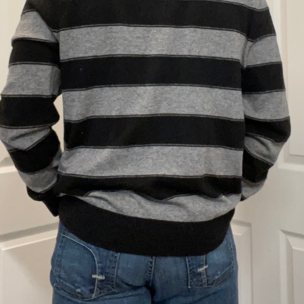 Crew neck sweater size XL